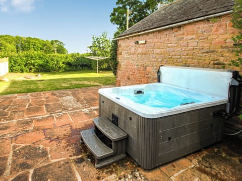 Hot tub | The Bothy - The Wheat Shed and The Bothy, Calthwaite, near Penrith