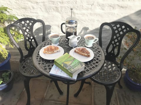 Sitting-out-area | Ivy Cottage, Skipton