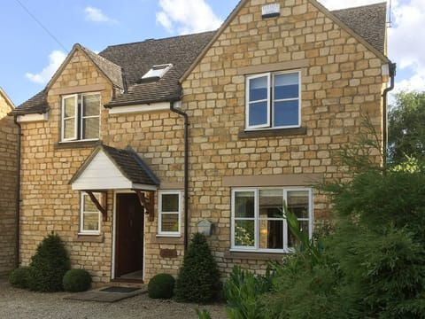Beautiful Gloucestershire holiday home | Russet Cottage, Moreton-in-Marsh