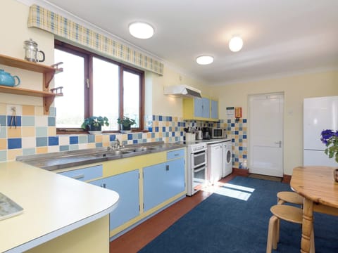 Spacious well equipped kitchen | Seagulls, Blakeney