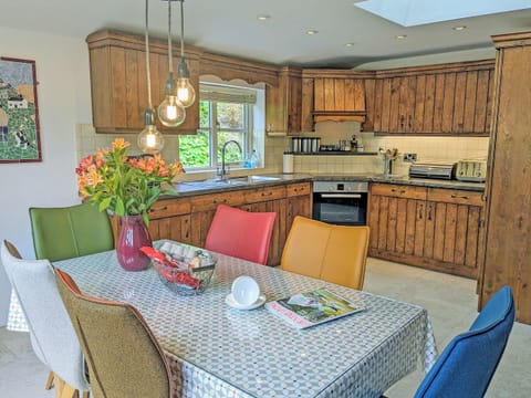 Kitchen/diner | Tyn Y Ffordd, Llanymawddwy near Dolgellau