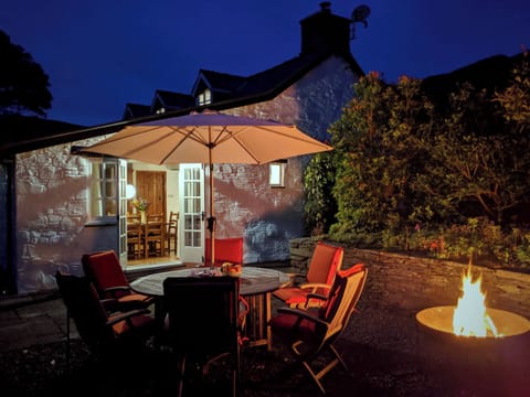 Wonderful patio area ideal for evening entertaining | Tyn Y Ffordd, Llanymawddwy near Dolgellau