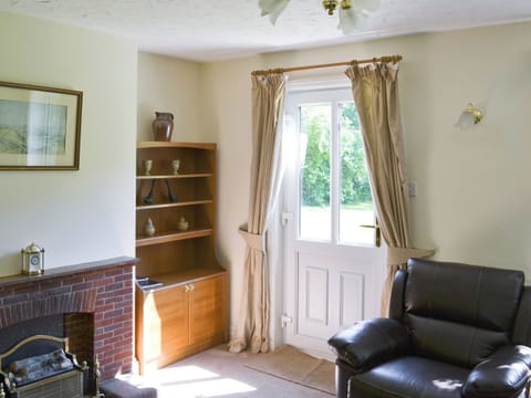 Living room | Bridge Way - Bridge House Holidays, Waxham