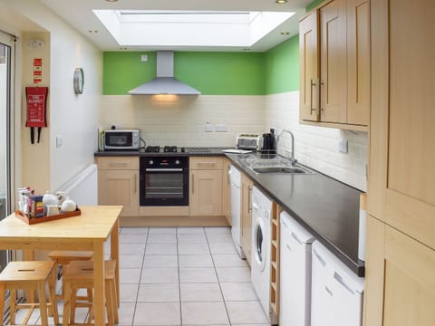 Well equipped, spacious kitchen | Esk View - Captains Row, Whitby