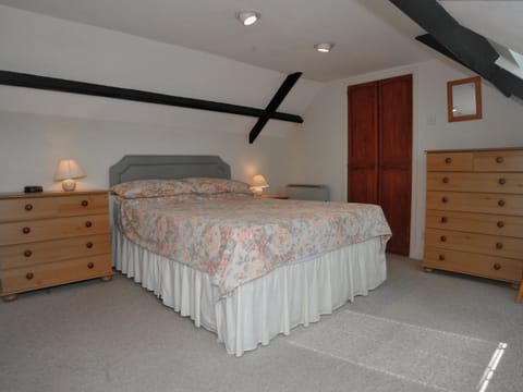 Double bedroom | Barrowmead Cottage, Winscombe