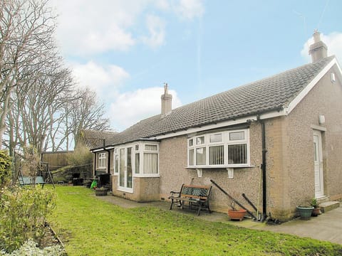 Lawned garden with sitting-out area and furniture | Bridge End Farm, Frosterley