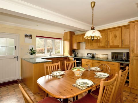 Kitchen and dining area | Molly&rsquo;s Cottage, Glenridding
