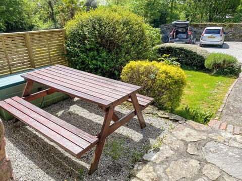 Sitting-out-area | Haybarn, Fowey