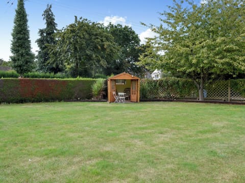 Large lawned garden | The Mount, Polstead