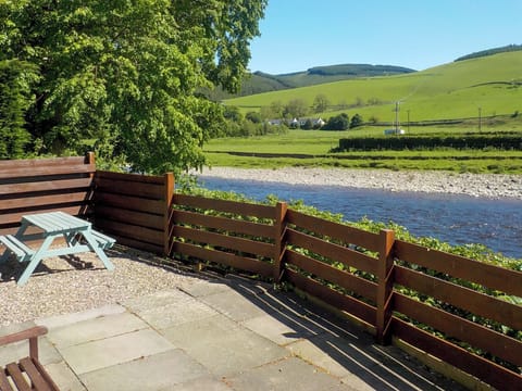 Sitting-out-area with river views | Bydand, Walkerburn
