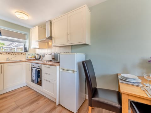 Kitchen area | Robin Cottage - Maesydderwen Holiday Cottages, Llandeilo