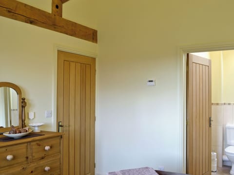 Double bedroom | Buttercup Cottage, Ripley near Harrogate
