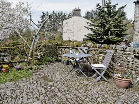Sitting-out-area | Greystones Cottage, Simonstone near Hawes