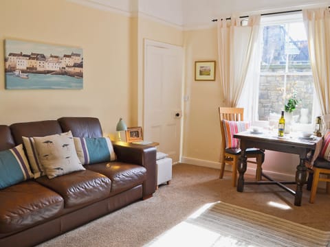 Living room/dining room | Grosvenor Cottage, Alnmouth