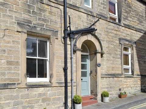 Attractive stone-built holiday home | Grosvenor Cottage, Alnmouth