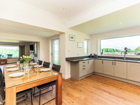 Kitchen/diner | High Kirkland Holiday Cottages: Robin&rsquo;s Nest - High Kirkland Holiday Cottages, Kirkcudbright