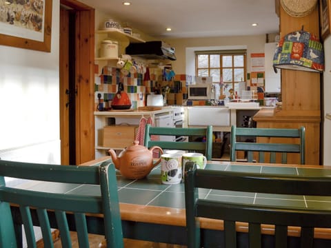 Dining area opening into kitchen | Cruck Cottage, Sinnington near Pickering