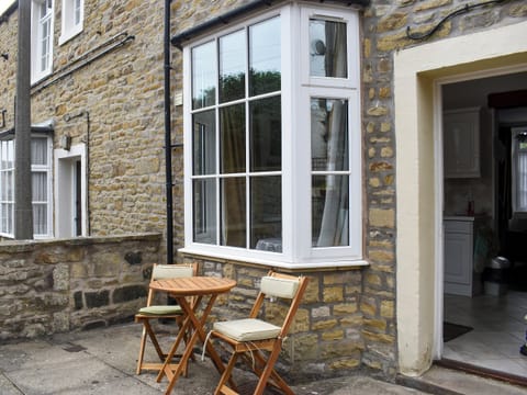 Sitting-out-area | Hallams Yard, Skipton