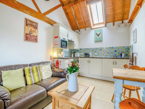 Double bedroom | Milton End Farm Barns - The Cow Shed, Arlingham, nr. Frampton-on-Severn
