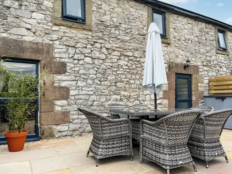 Sitting-out-area | Honeysuckle Cottage, Matlock