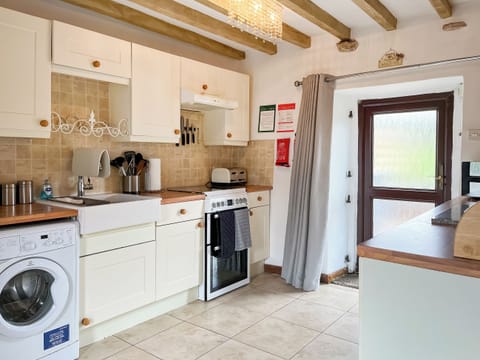 Kitchen area | Honeysuckle Cottage, Matlock