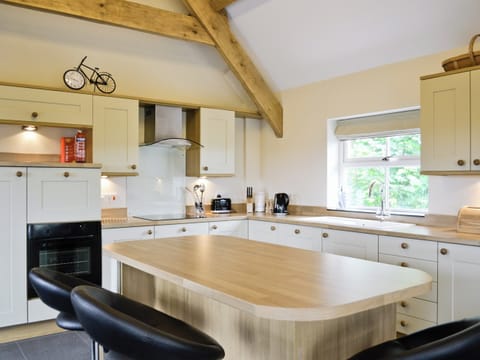 Open plan living/dining room/kitchen | Y Bwthyn, Tavernspite