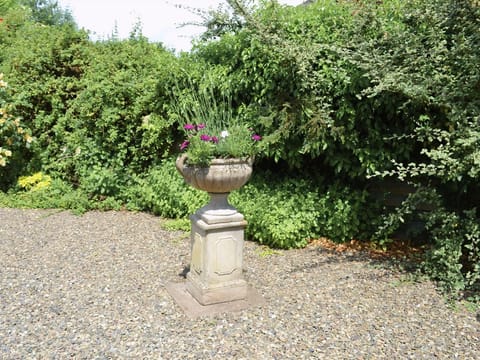Garden and grounds | Berrington House - East Apartment, Tenbury Wells