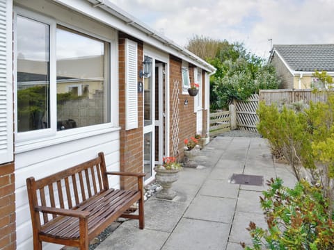 Exterior | Fairlawns, Fairbourne