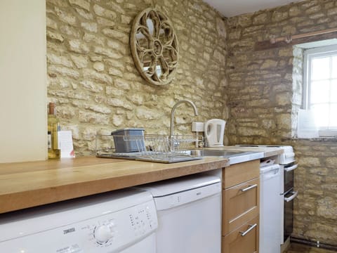 Well-equipped kitchen | South View Cottage, Dean, near Chadlington