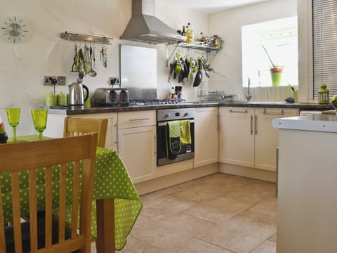 Kitchen/diner | Hen Efail, Pen-y-sarn near Amlwch