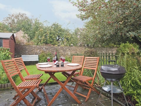 Sitting-out-area | Holly Cottage, Bellerby, Wensleydale