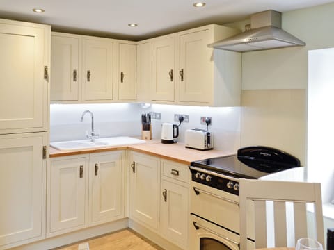 Open plan living/dining room/kitchen | River Cottage, Bladnoch near Wigtown