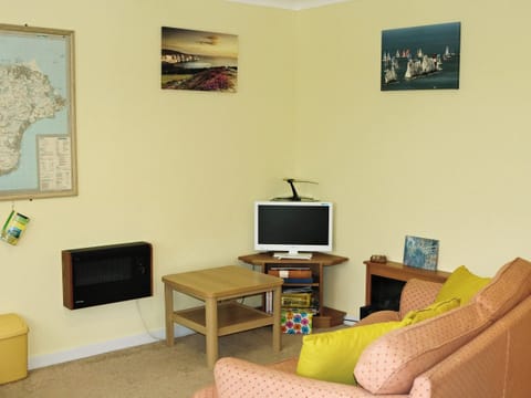 Homely living room | Cliff End, Freshwater