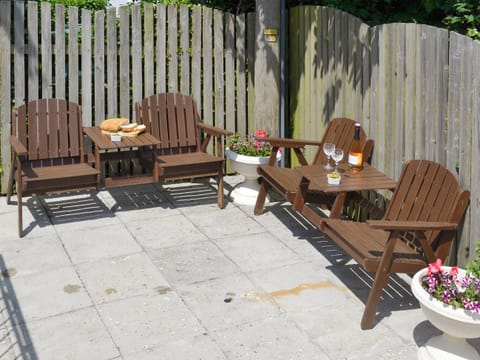 Enclosed patio with outdoor furniture | Lower Moon, Port Isaac