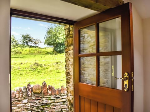 Hallway | Llandremor Fawr Cottage - Llandremor Fawr Holidays, Pontarddulais