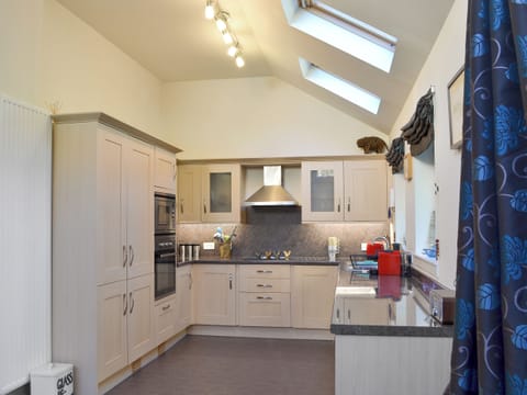 Well equipped kitchen | Langside, Kingussie