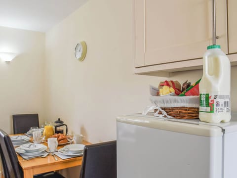 Dining Area | Kite Cottage - Maesydderwen Holiday Cottages, Llandeilo