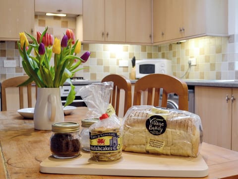 Sitting-out-area | Bwlchgwyn Equestrian Holidays - Ty Hir, Arthog, nr. Fairbourne