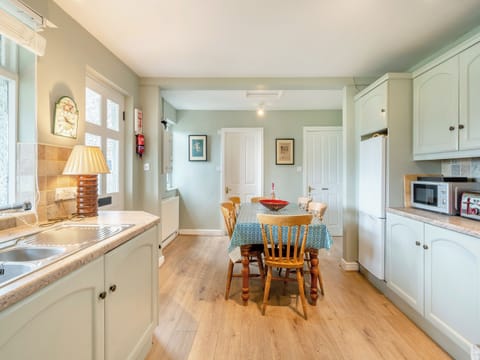 Kitchen/diner | Howe Cottage, Bowness-on-Windermere