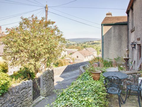 Sitting-out-area | Millstone Cottage, Bradwell