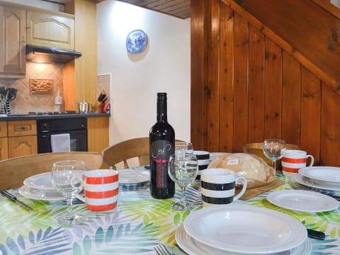 Open plan living space | Llofft Yr Yd - Parciau Farm Cottages, Caernarfon