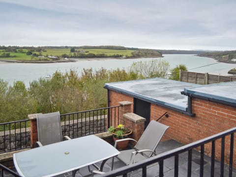 Terrace | Llys Aled, Y Felinheli, Gwynedd