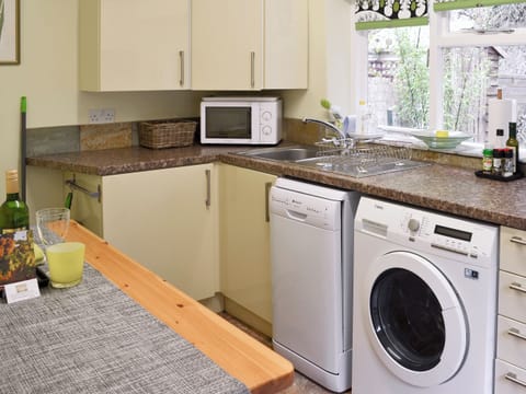 Well equipped kitchen | Heale Cottage, Littleham, near Bideford