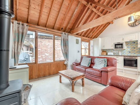 Open plan living space | The Parlour - Milton End Farm Barns, Arlingham, near Frampton-on-Severn