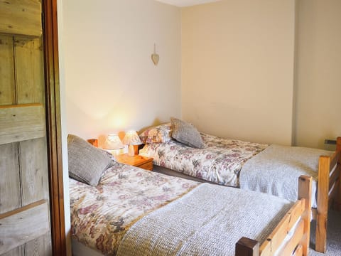 Twin bedroom | Bodwi Farm Cottages - Bodwi Isaf, Nr. Abersoch