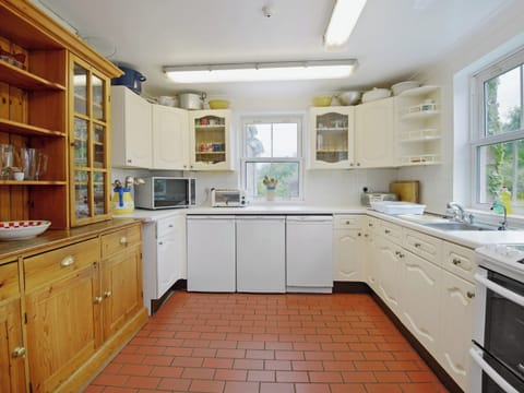 Well equipped kitchen with Aga | Fernlea, Acton, near Langton Matravers