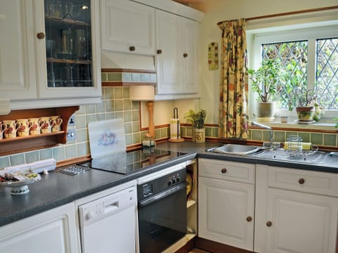 Well equipped kitchen | Lace Cottage, Ashbourne