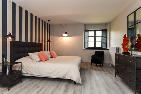 Standard Suite (Myrtille) | Desk, blackout drapes, soundproofing, free cribs/infant beds