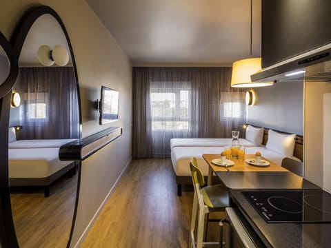 Studio, Twin Beds | In-room safe, desk, free cribs/infant beds, free WiFi