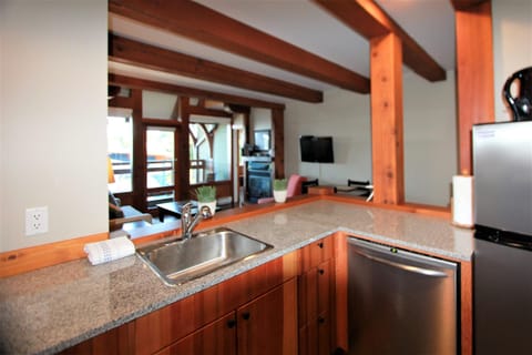 Condo, 1 Bedroom, Ocean View | Private kitchen | Fridge, microwave, oven, stovetop